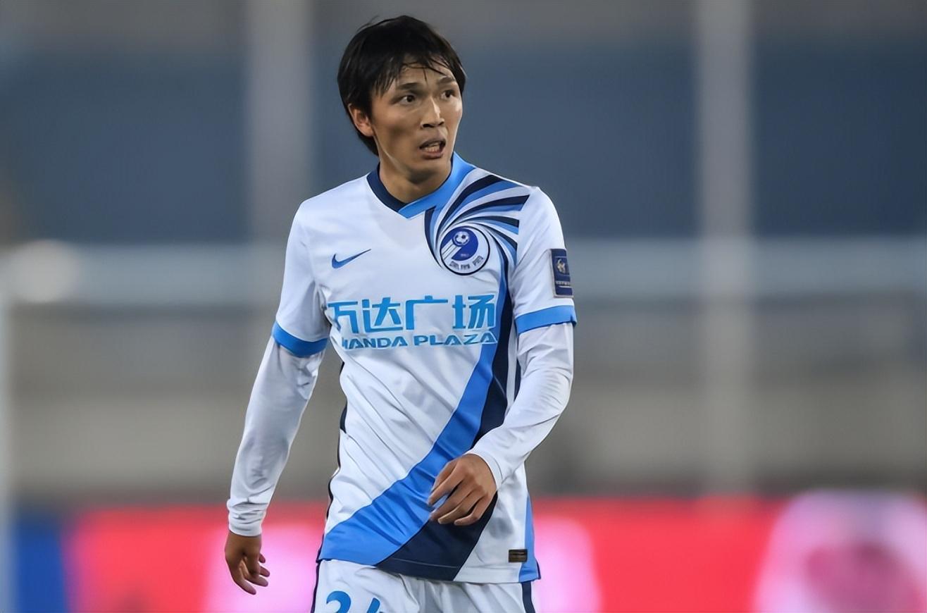 博鱼体育-成都蓉城左后卫需要补强，球迷建议胡荷韬踢这个位置，值得期待